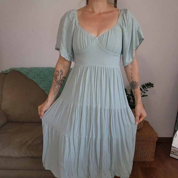 One Loved Babe Dresses & Skirts - One Loved Babe Smocked Flutter Sleeve Midi Dress Size Medium